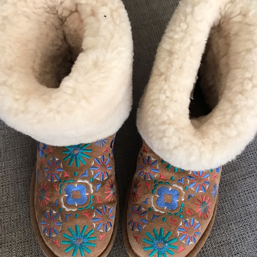 Embroidered UGG’s - Picture 4 of 7